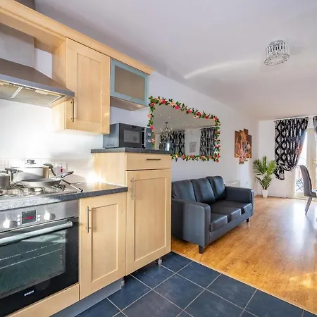 Privatunterkunft *ra27r* For Your Most Relaxed & Cosy + Free Parking + Free Fast Wifi * *