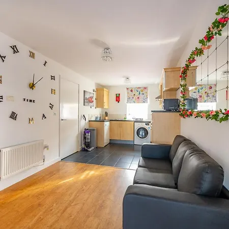 Homestay *ra27r* For Your Most Relaxed & Cosy + Free Parking + Free Fast Wifi * *